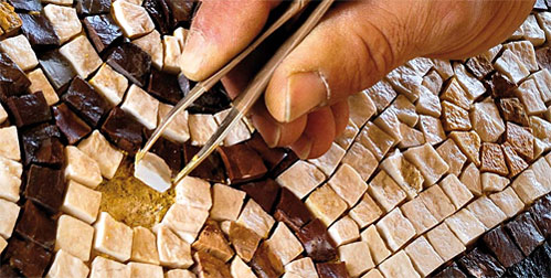 Applicazione tessera da mosaico con pinzette